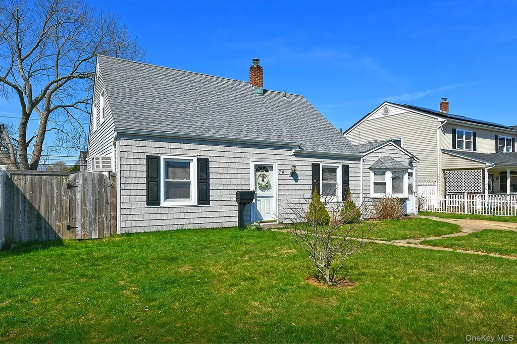 74 Rope Lane Levittown NY 11756