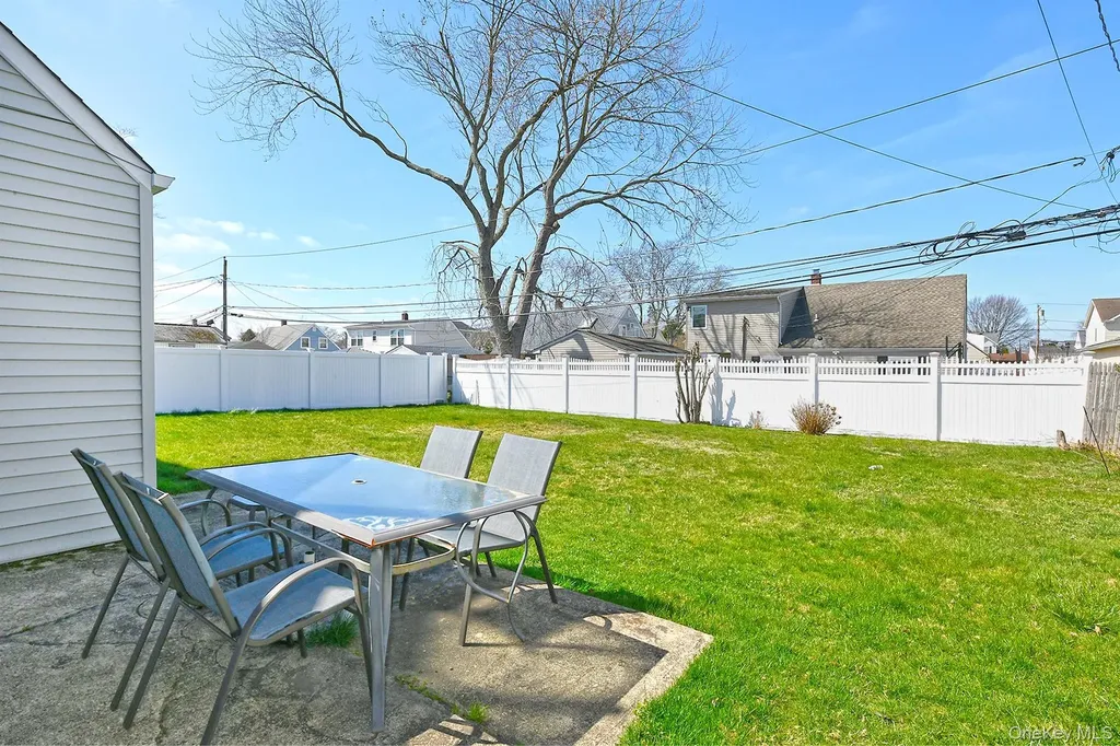 74 Rope Lane Levittown NY 11756