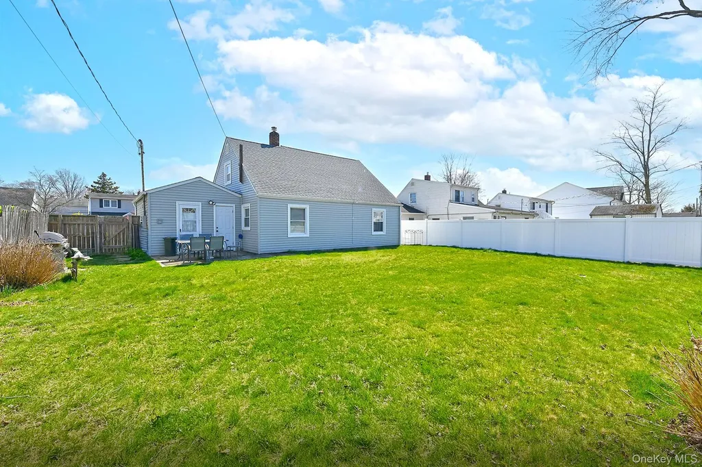 74 Rope Lane Levittown NY 11756