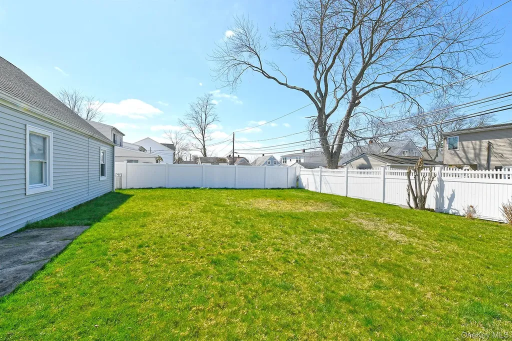 74 Rope Lane Levittown NY 11756