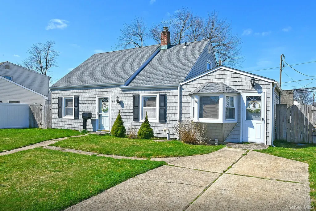 74 Rope Lane Levittown NY 11756