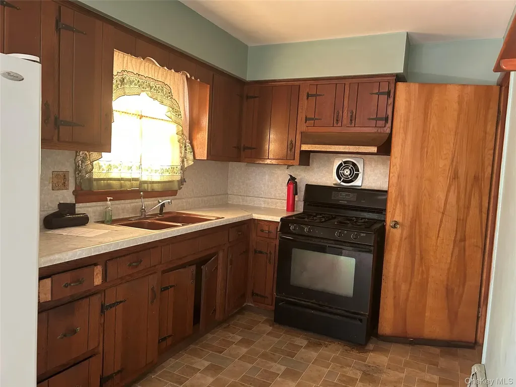 91 Myrtle Avenue New Windsor NY 12553