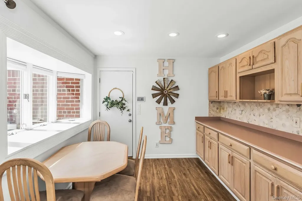 991 Ferngate Drive Franklin Square NY 11010