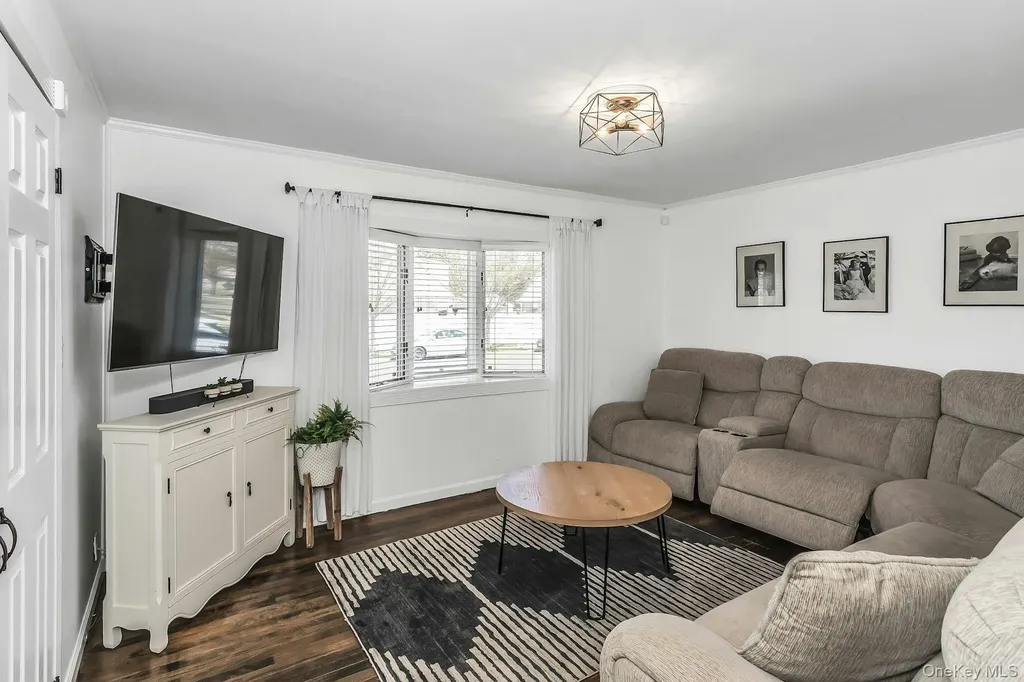 991 Ferngate Drive Franklin Square NY 11010