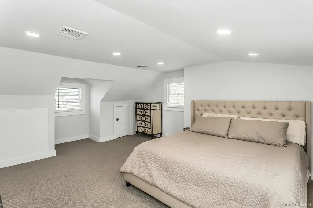 991 Ferngate Drive Franklin Square NY 11010