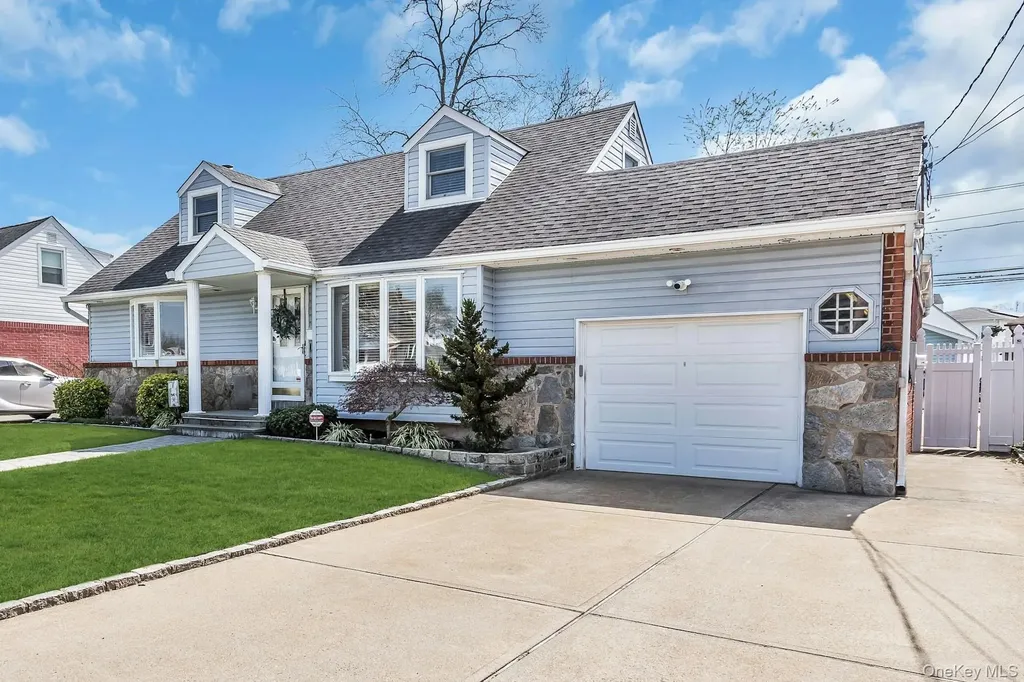 991 Ferngate Drive Franklin Square NY 11010