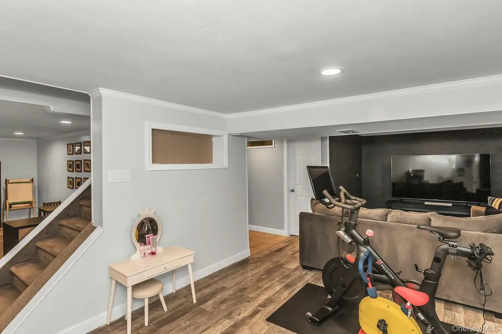 991 Ferngate Drive Franklin Square NY 11010