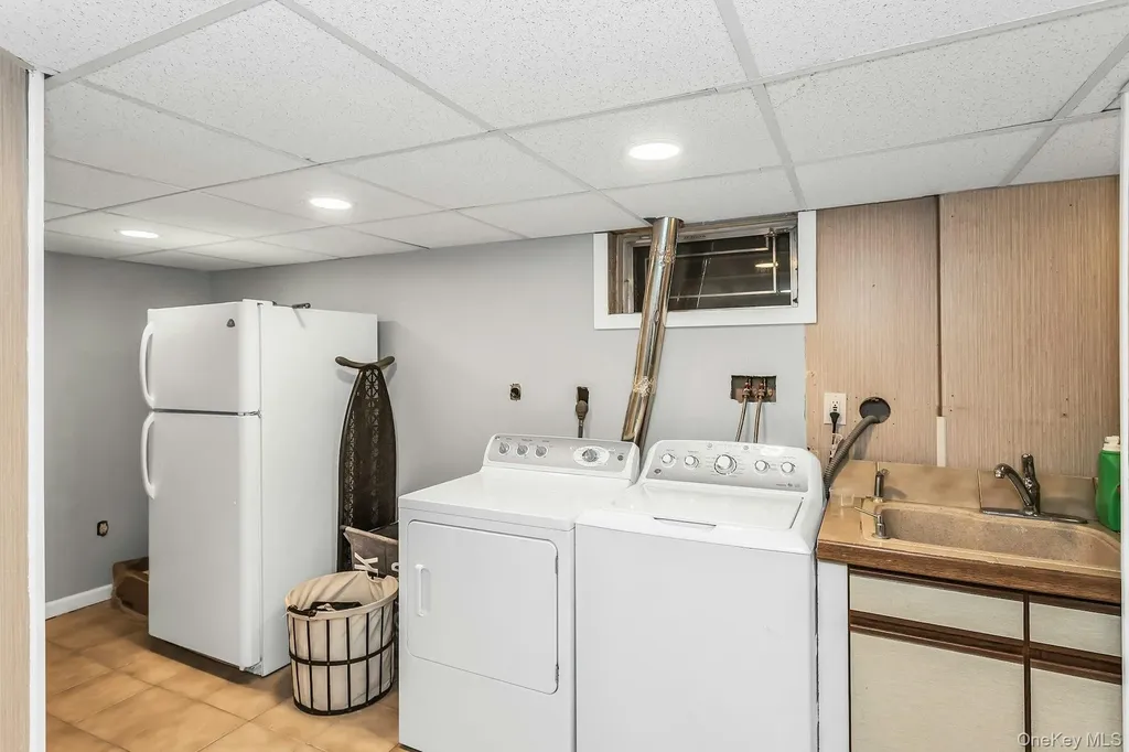 991 Ferngate Drive Franklin Square NY 11010
