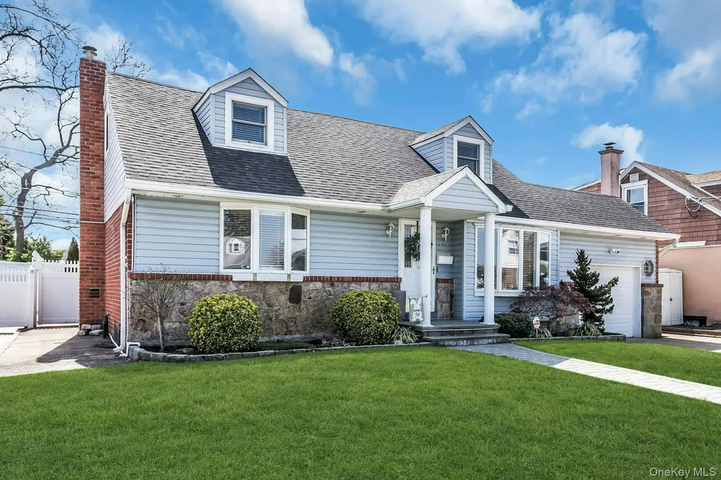 991 Ferngate Drive Franklin Square NY 11010