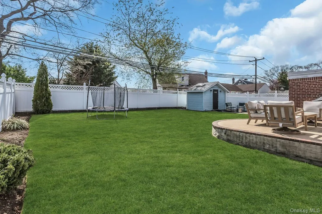 991 Ferngate Drive Franklin Square NY 11010