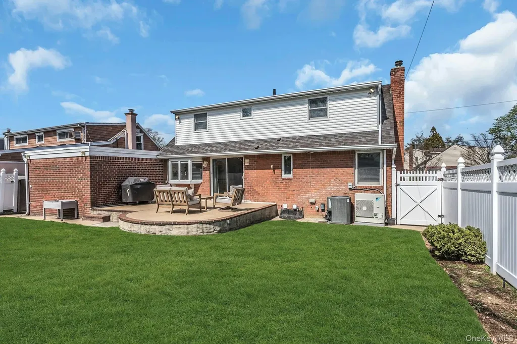 991 Ferngate Drive Franklin Square NY 11010