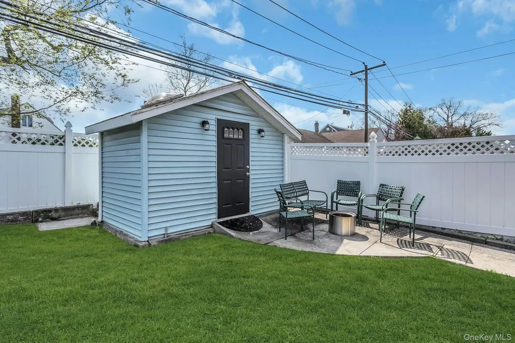 991 Ferngate Drive Franklin Square NY 11010
