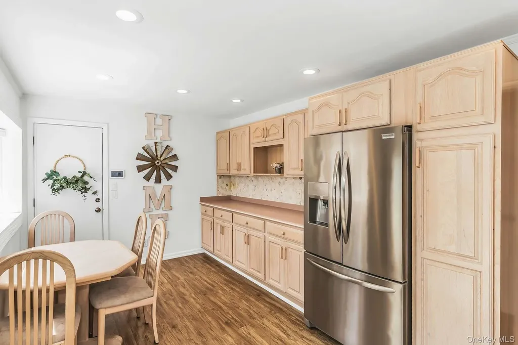 991 Ferngate Drive Franklin Square NY 11010