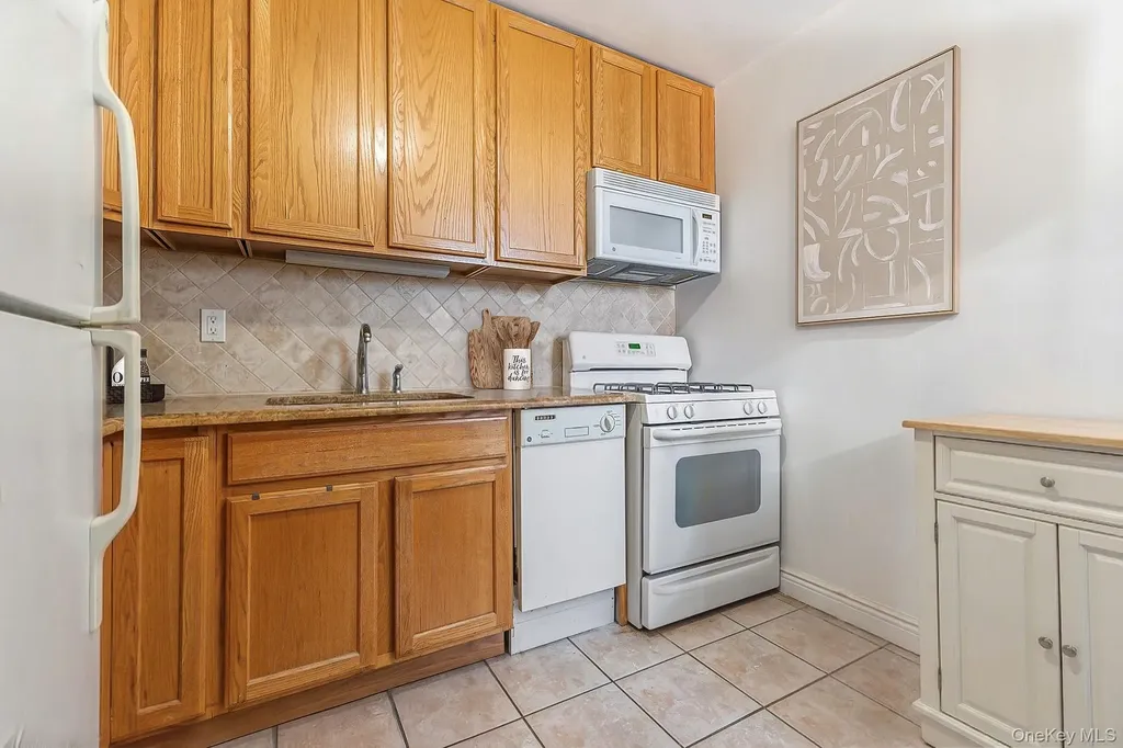 5621 Netherland Avenue Bronx NY 10471