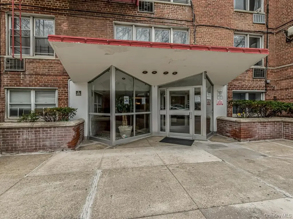 6535 Broadway Bronx NY 10471