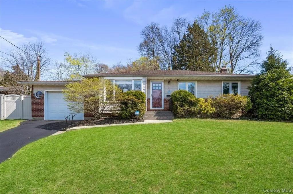 8 Bass Court Huntington NY 11743
