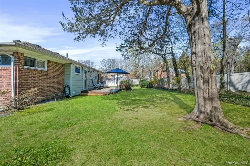 8 Bass Court Huntington NY 11743