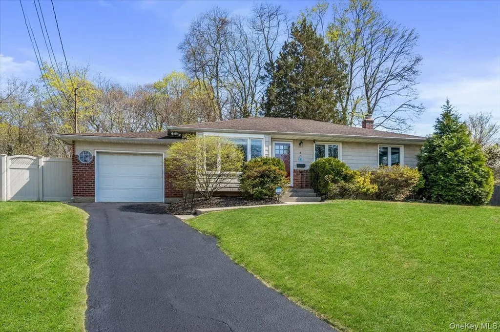 8 Bass Court Huntington NY 11743