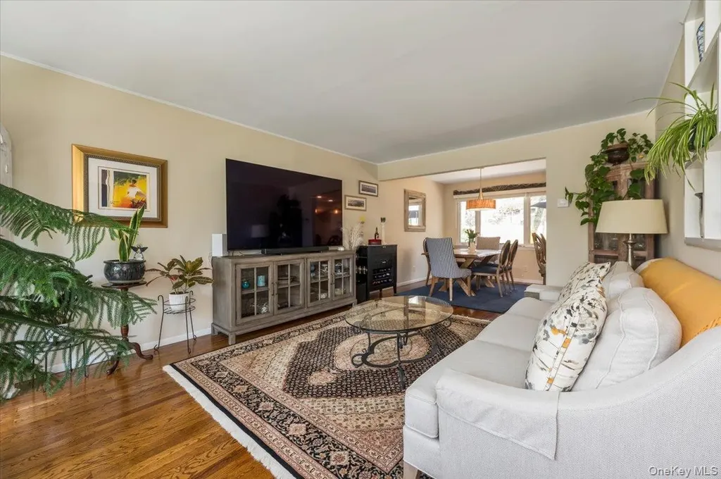 8 Bass Court Huntington NY 11743