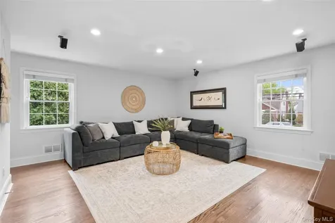 213 N Barry Avenue Mamaroneck NY 10543