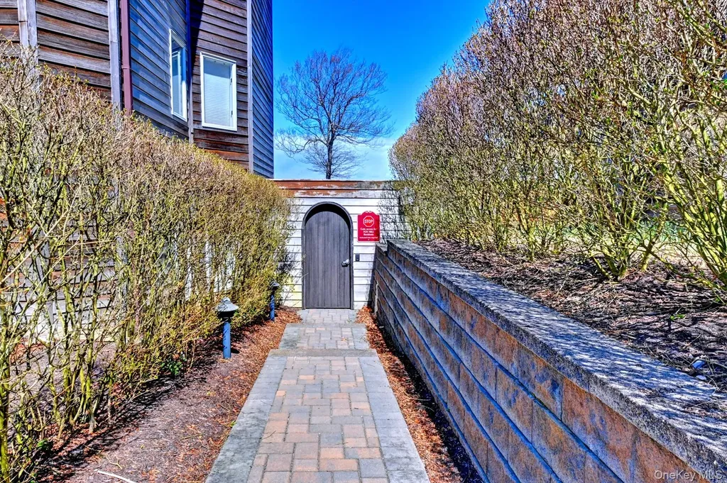 3105 Fox Hill Drive Baiting Hollow NY 11933