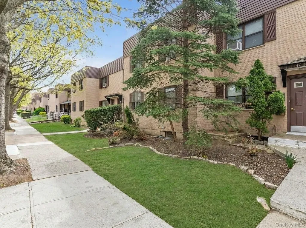 147-16 72nd Avenue Flushing NY 11367