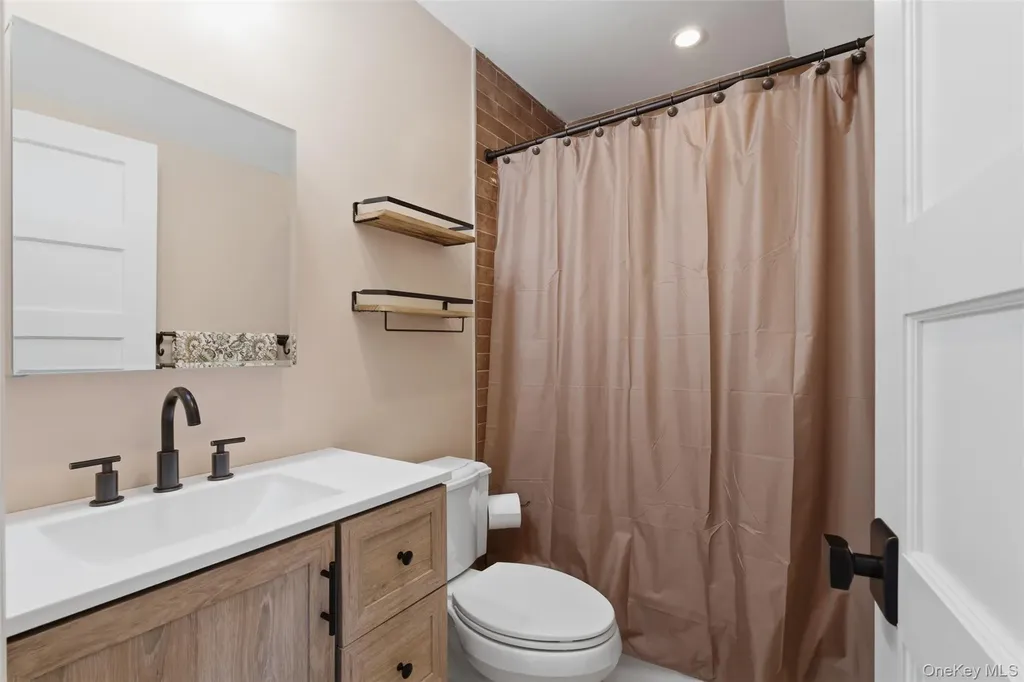 35 Greenwich Avenue Central Valley NY 10917