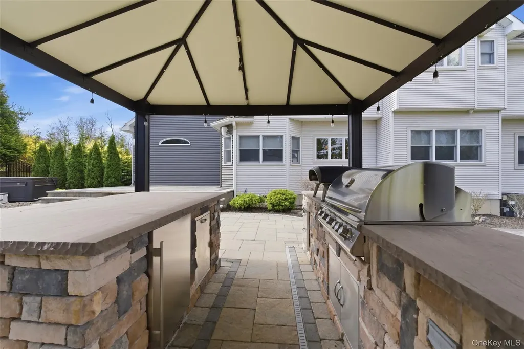 35 Greenwich Avenue Central Valley NY 10917