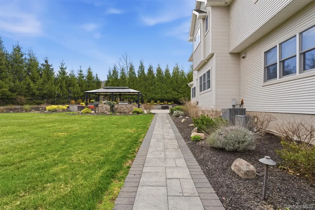 35 Greenwich Avenue Central Valley NY 10917