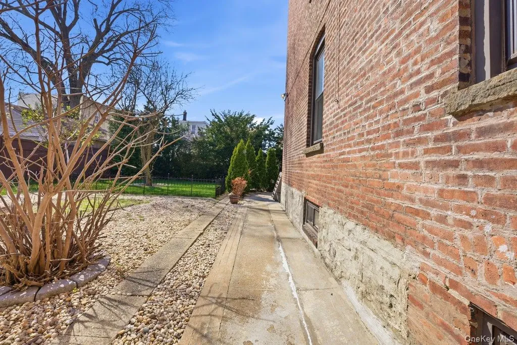 35 S Devoe Avenue Yonkers NY 10705