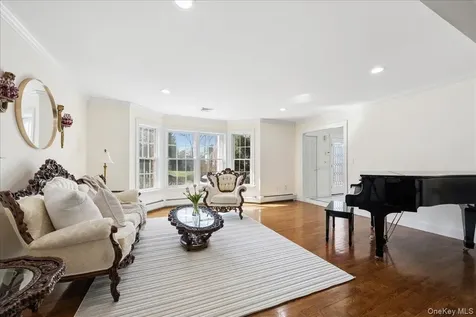 33 King Arthur Court New City NY 10956