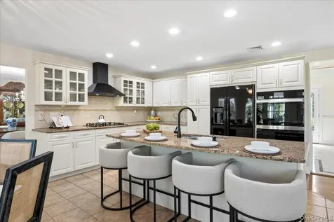33 King Arthur Court New City NY 10956