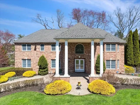 33 King Arthur Court New City NY 10956