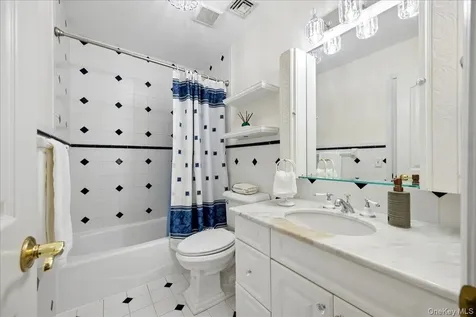 33 King Arthur Court New City NY 10956