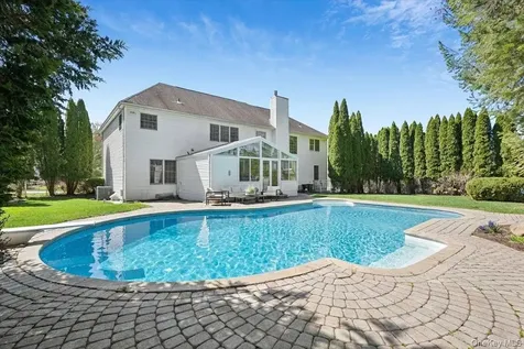 33 King Arthur Court New City NY 10956