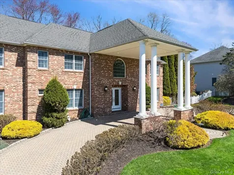33 King Arthur Court New City NY 10956