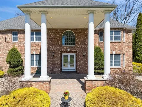 33 King Arthur Court New City NY 10956