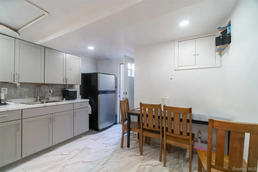 6 Linden Avenue Hempstead NY 11550