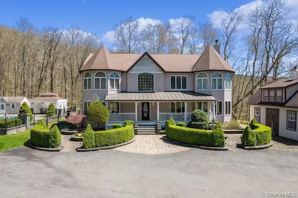 12 Hawk Mountain Drive Sparrowbush NY 12780