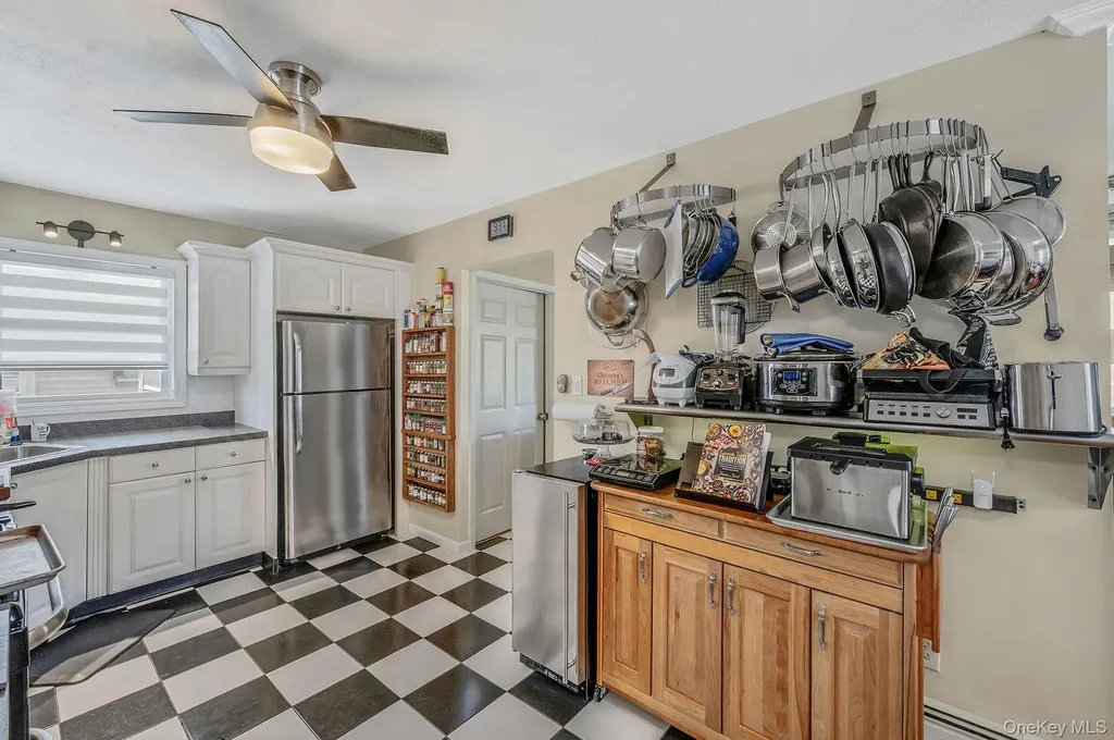 7 Hollywood Drive Shirley NY 11967