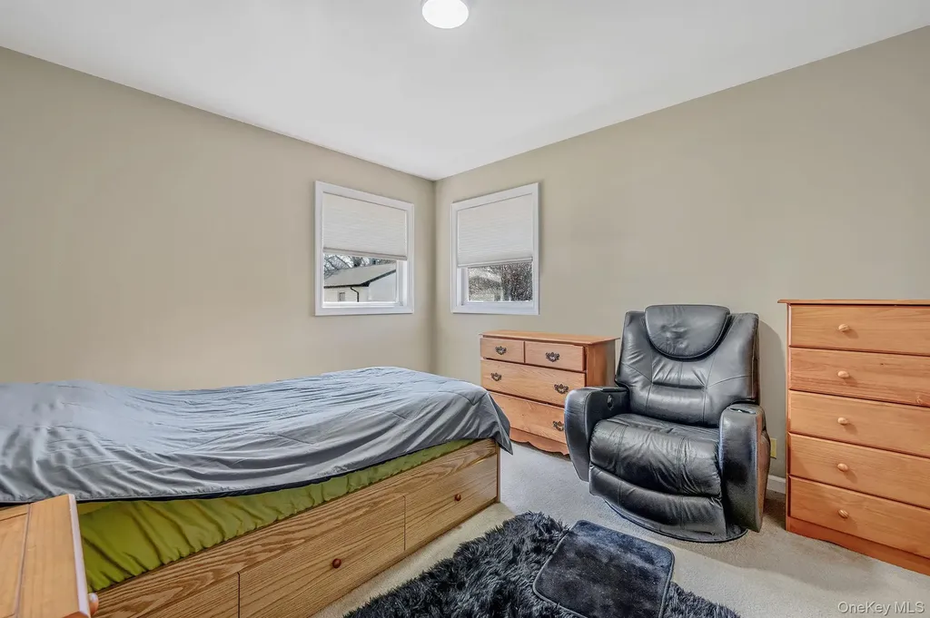 7 Hollywood Drive Shirley NY 11967