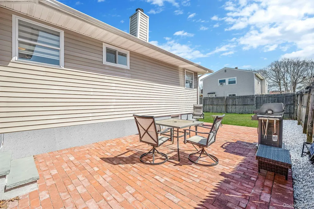 7 Hollywood Drive Shirley NY 11967