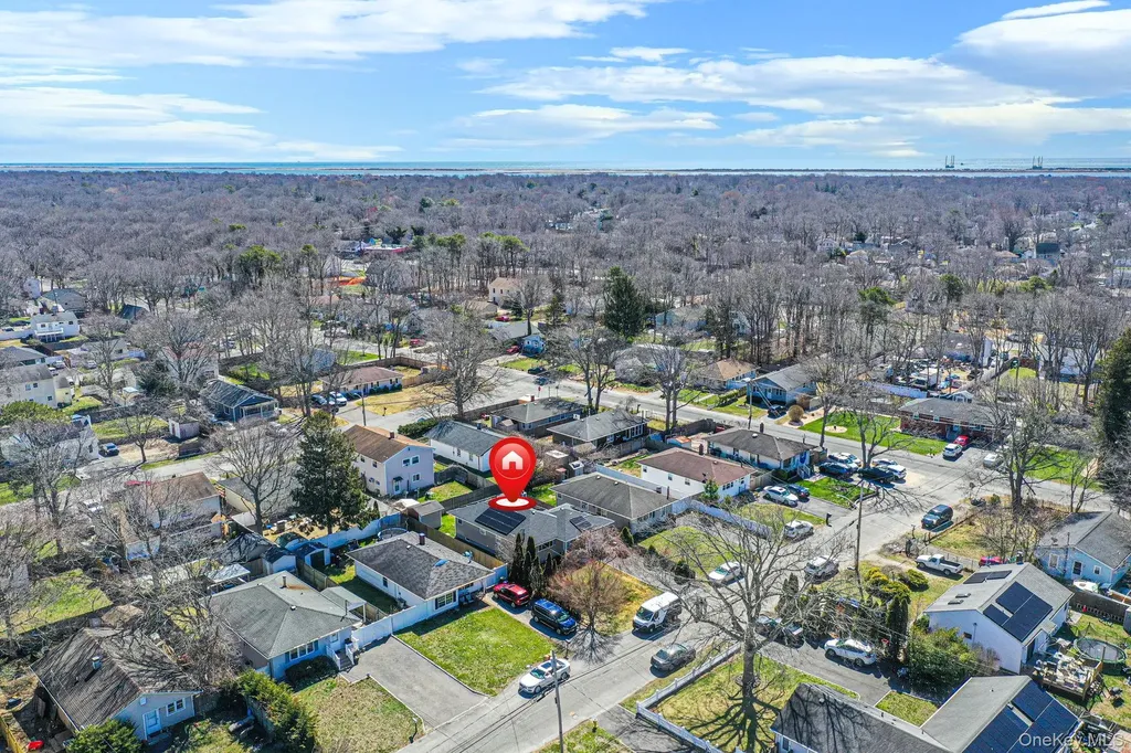 7 Hollywood Drive Shirley NY 11967