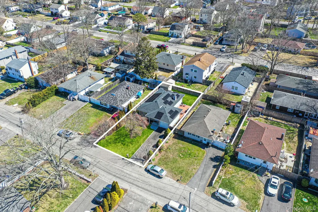 7 Hollywood Drive Shirley NY 11967