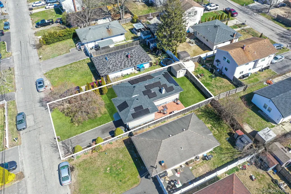 7 Hollywood Drive Shirley NY 11967