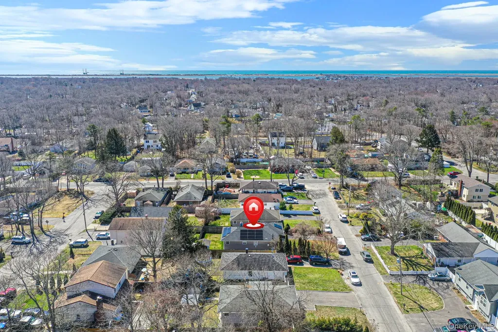 7 Hollywood Drive Shirley NY 11967