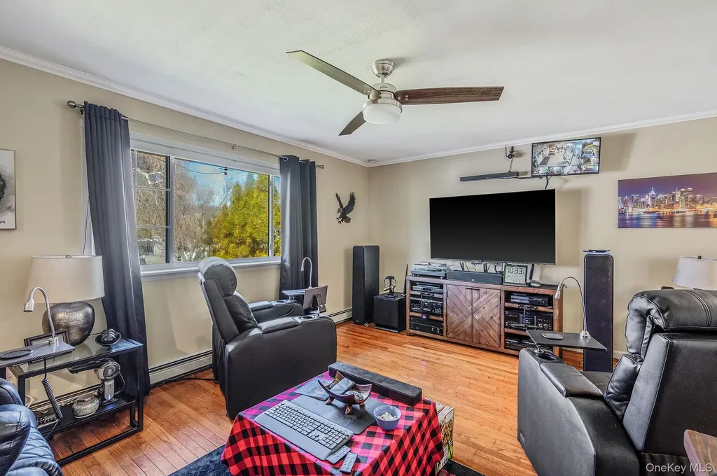7 Hollywood Drive Shirley NY 11967