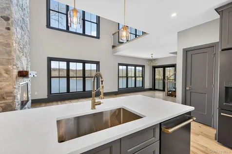 22 Icehouse Drive Saugerties NY 12477