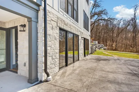 22 Icehouse Drive Saugerties NY 12477