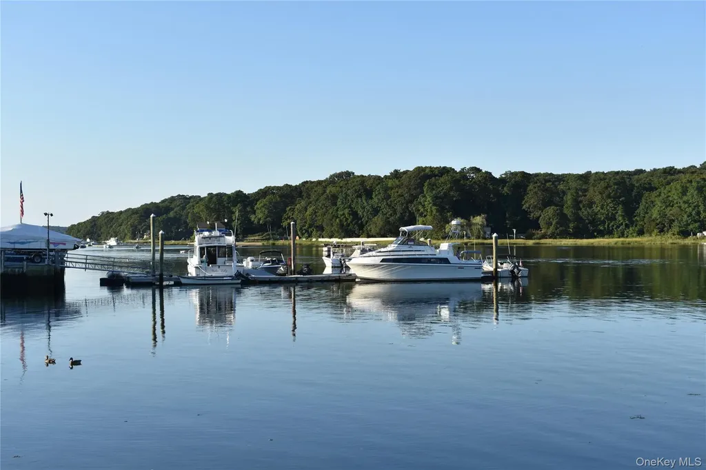 100 Centershore Centerport NY 11721